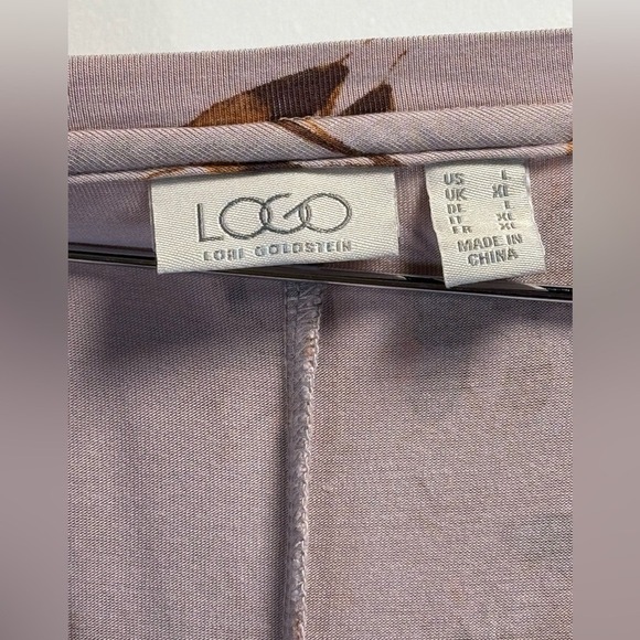 LOGO Lori Goldstein Women's Floral Print V-Neck Ruffle Hem 3/4 Sleeve Top - Picture 3 of 11